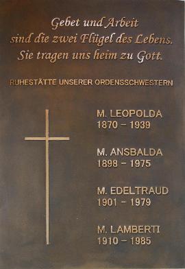 Gedenktafel, hergestellt im Bronzeguss für die letzten Ordensschwestern im Kloster Großbartloff