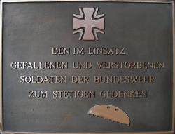Gedenktafel aus Bronze, hergestellt im Bronzeguss,  für Soldatenfriedhof