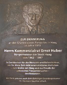 Erinnerungstafel in Bronze mit Portrait - Stadtgemeinde Haag, Österreich -Künstler -Portrait von Norbert Marten